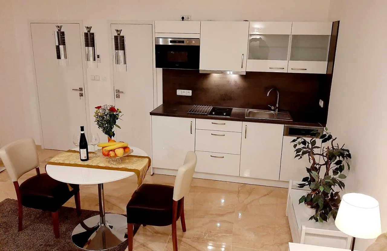 Nobless Apartments Holedna ブルノ